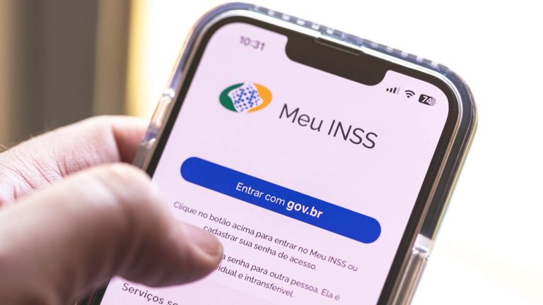 Empregada doméstica consegue auxílio por incapacidade após acidente e negativa do INSS